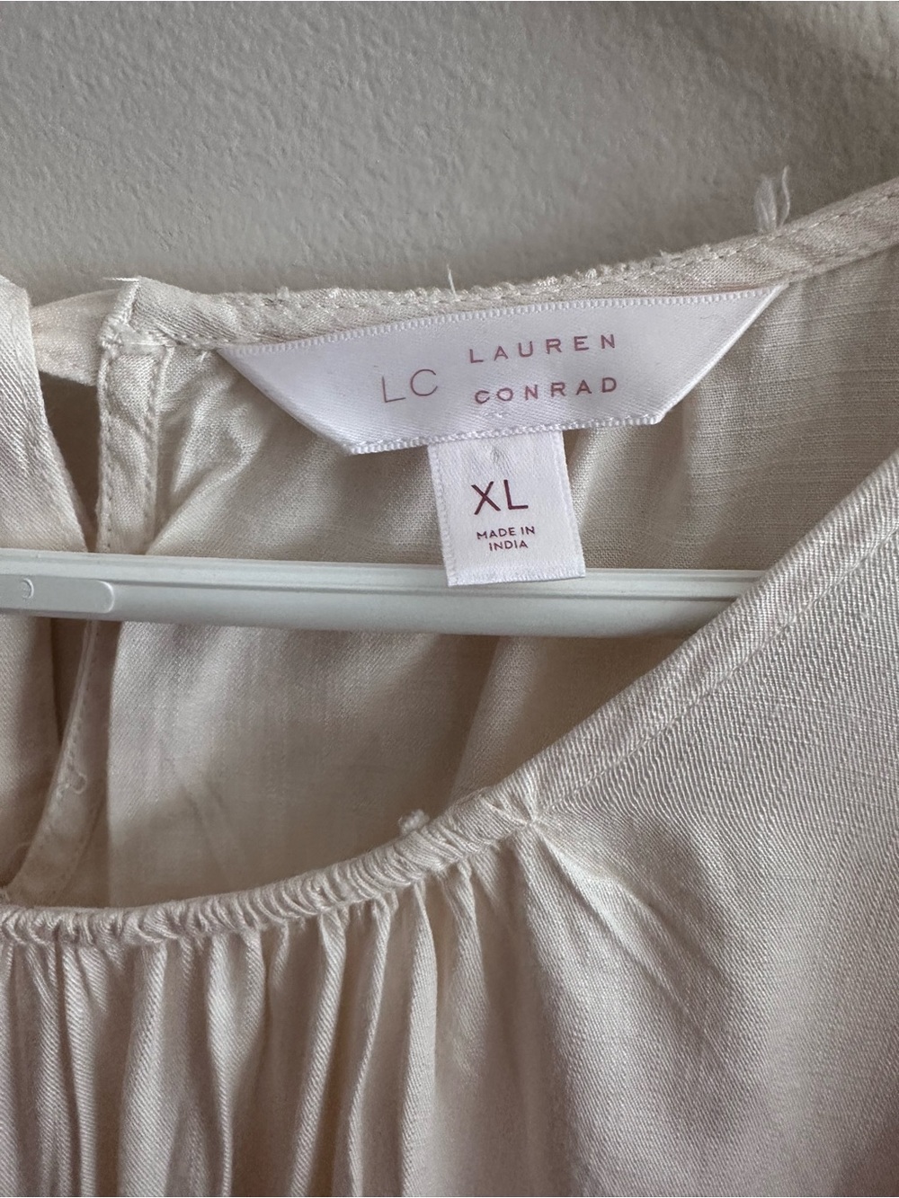 LC Lauren Conrad Cream Eyelet Flutter Sleeve Blouse - Picture 2 of 6